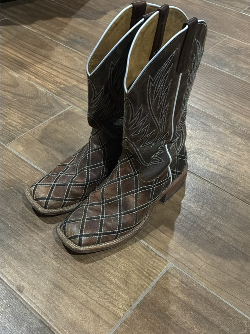 Brown Diamond-Pattern Western Cowboy Boots